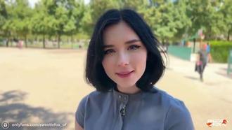  一个来自巴黎的美丽陌生人让我品尝她的羊角面包 